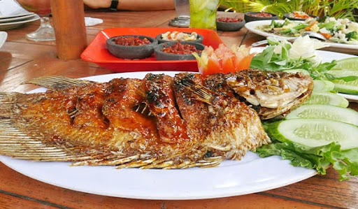 Lesehan GN Seafood: Santap Malam di Jantung Jeruklegi